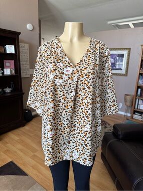Boutique floral leopard print V-neck short sleeve blouse-size XL